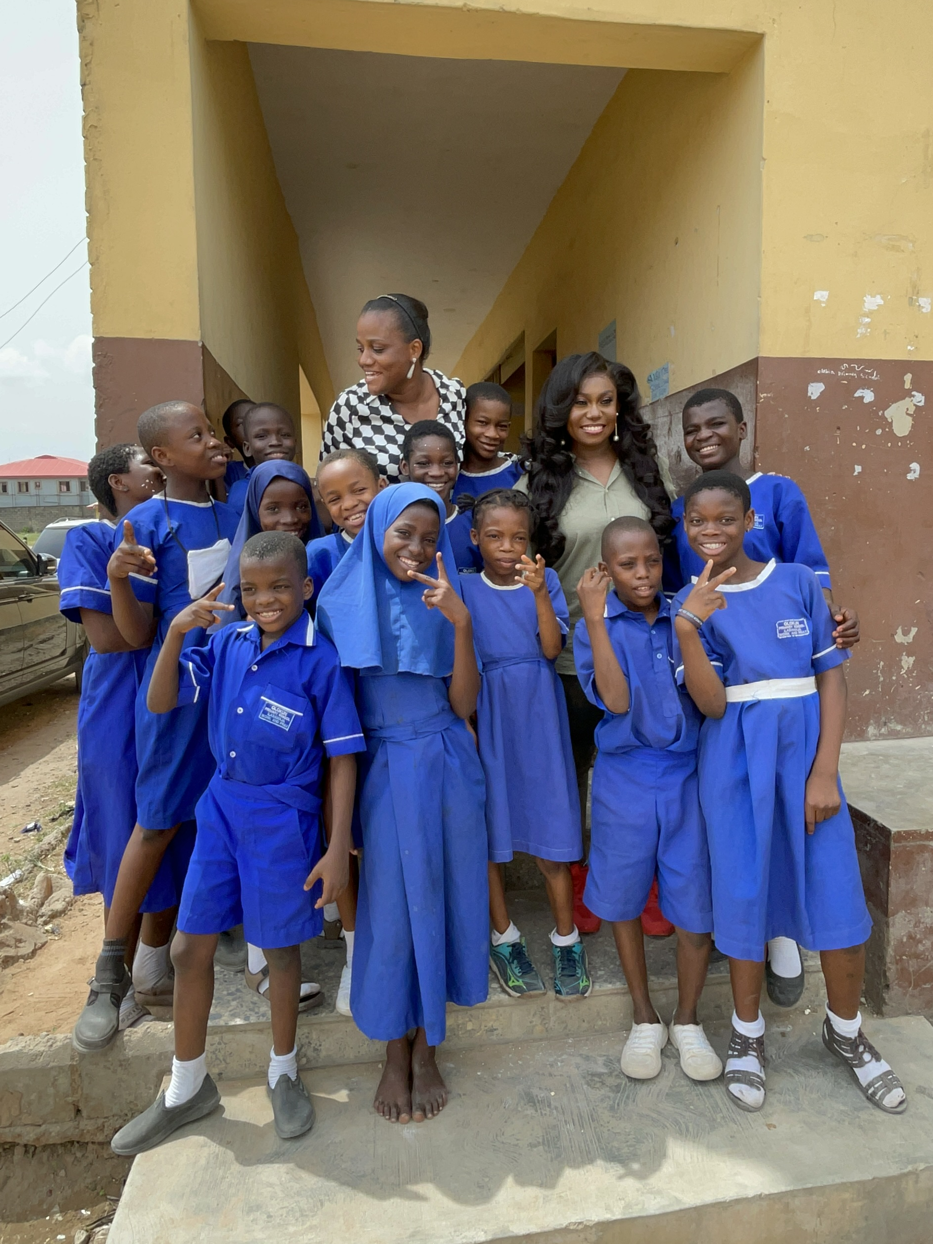 NINIOLA Completes Re-Electrification Of OLOKUN PRIMARY SCHOOL ISOLO.